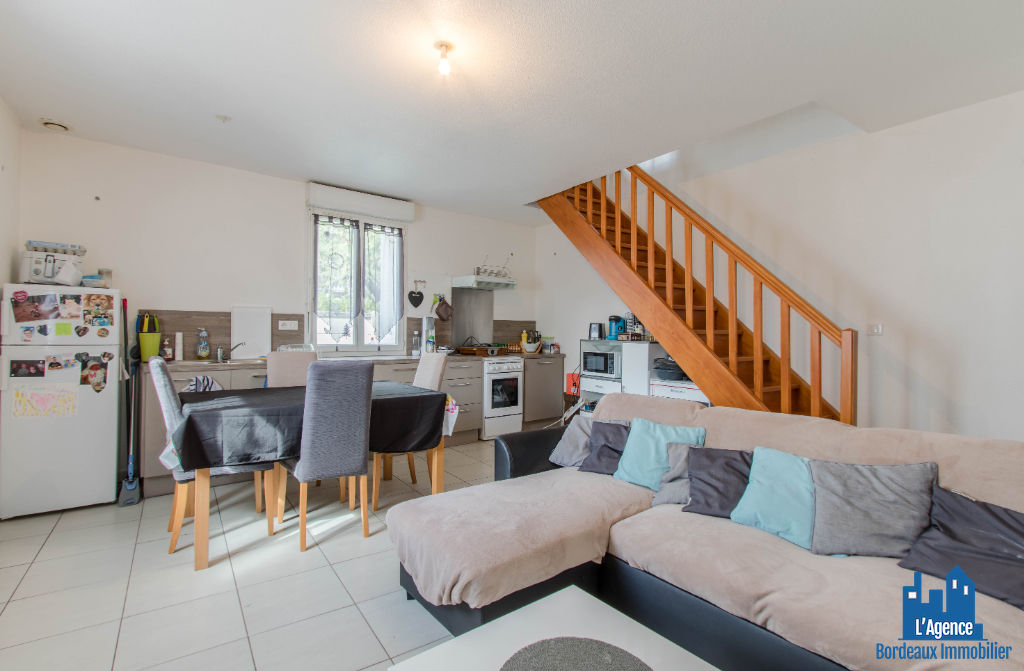 Photo VENDU PAR L'AGENCE ! EXCLUSIVITÉ !!! LESPARRE MEDOC - APPARTEMENT DUPLEX DE 54 M² AVEC TERRASSE 16 M² + PLACE DE PARKING. Michaël VIGIER 06.70.29.94.95. image 3/6