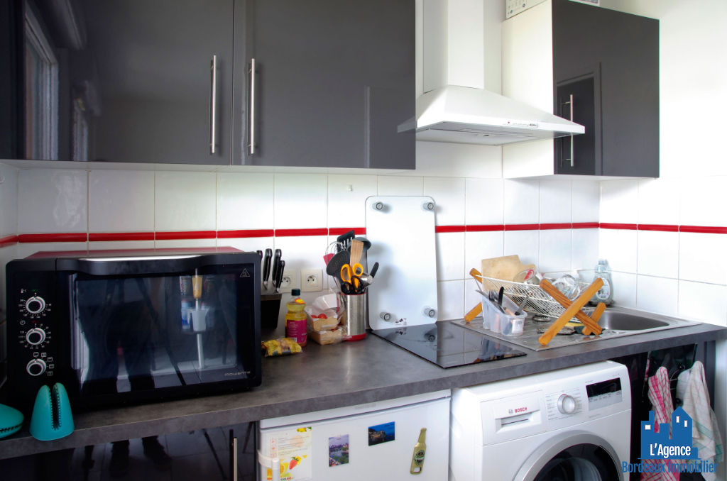 Photo VENDU PAR L'AGENCE ! EXCLUSIVITÉ !!! BEGLES - APPARTEMENT TYPE 2 DE 48 M² AVEC LOGGIA 11 M² + PLACE DE PARKING. Michaël VIGIER 06.70.29.94.95. image 2/6