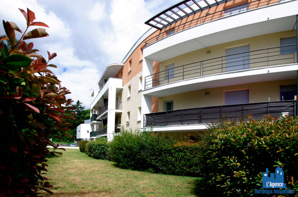 Photo VENDU PAR L'AGENCE ! EXCLUSIVITÉ !!! BEGLES - APPARTEMENT TYPE 2 DE 48 M² AVEC LOGGIA 11 M² + PLACE DE PARKING. Michaël VIGIER 06.70.29.94.95. image 5/6