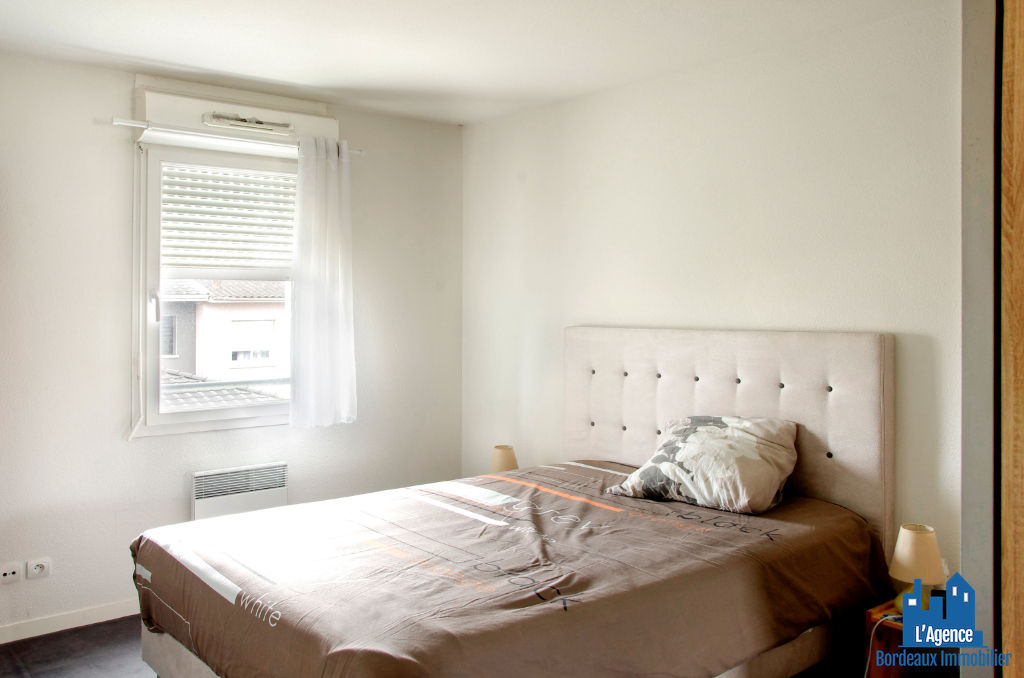 Photo DÉJÀ VENDU ! EXCLUSIVITÉ !!! BRUGES - APPARTEMENT TYPE 3 DE 70 M² AVEC TERRASSE + DEUX PLACES DE PARKING SOUS-SOL. Benoît TREMENT 06.51.26.22.32. image 3/6