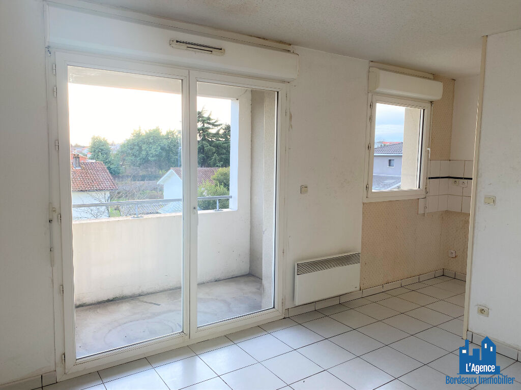 Photo VENDU PAR L'AGENCE. EXCLUSIVITÉ ! BRUGES - APPARTEMENT TYPE 2 DE 48 M² AVEC BALCON + PLACE DE PARKING SOUS-SOL. Benoît TREMENT Tel:06.51.26.22.32. image 2/6