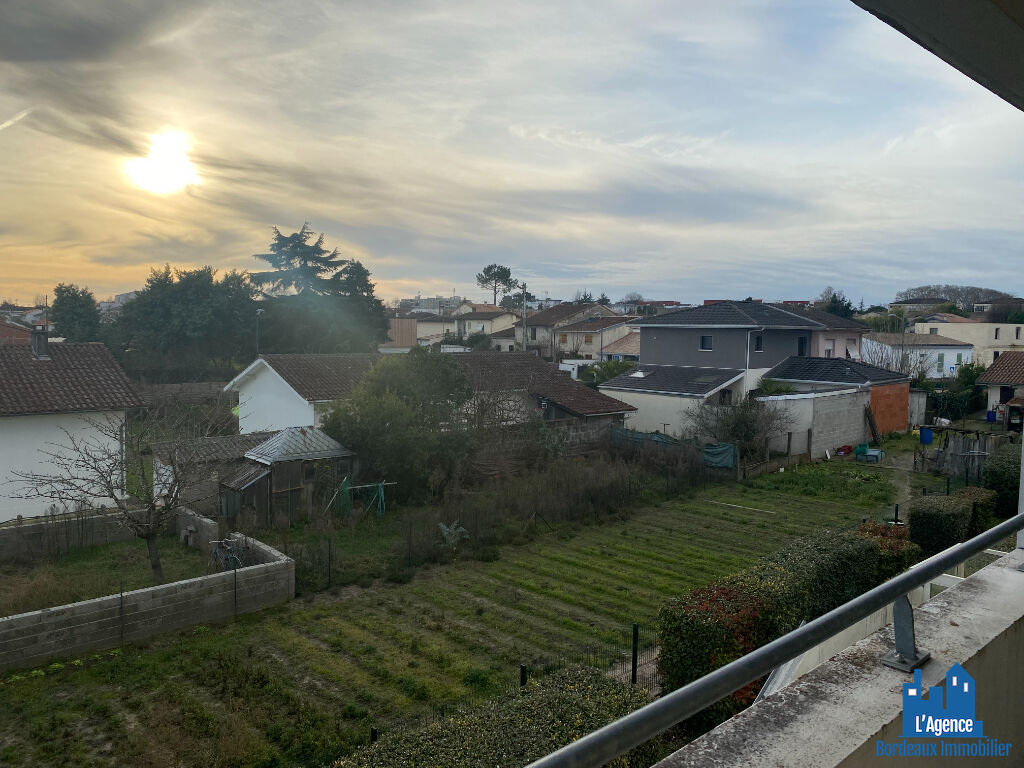 Photo VENDU PAR L'AGENCE. EXCLUSIVITÉ ! BRUGES - APPARTEMENT TYPE 2 DE 48 M² AVEC BALCON + PLACE DE PARKING SOUS-SOL. Benoît TREMENT Tel:06.51.26.22.32. image 6/6