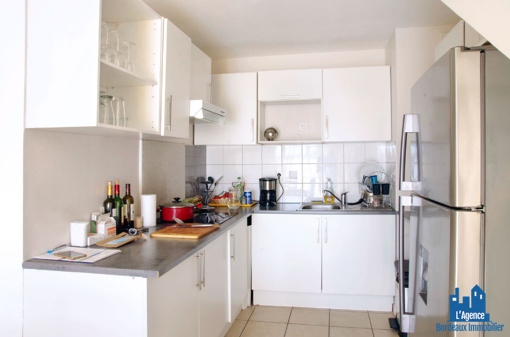 Photo VENDU PAR L'AGENCE. EXCLUSIVITÉ ! BEGLES - APPARTEMENT TYPE 3 DE 70 M² AVEC BALCON +  DEUX PLACES DE PARKING. Benoît TREMENT 06.51.26.22.32. image 2/6