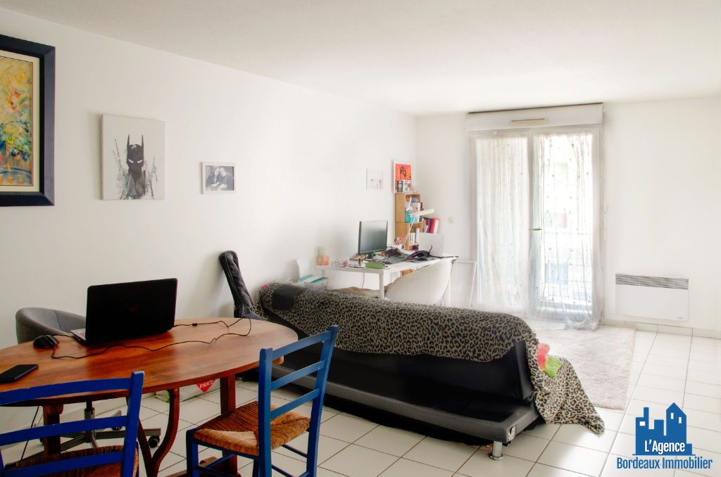 Photo VENDU PAR L'AGENCE. EXCLUSIVITÉ ! BORDEAUX - APPARTEMENT TYPE 2 DE 39 M² AVEC BALCON + PLACE DE PARKING. Benoît TREMENT 06.51.26.22.32. image 1/6