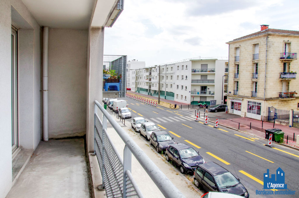 Photo VENDU PAR L'AGENCE. EXCLUSIVITÉ ! BORDEAUX - APPARTEMENT TYPE 2 DE 39 M² AVEC BALCON + PLACE DE PARKING. Benoît TREMENT 06.51.26.22.32. image 5/6