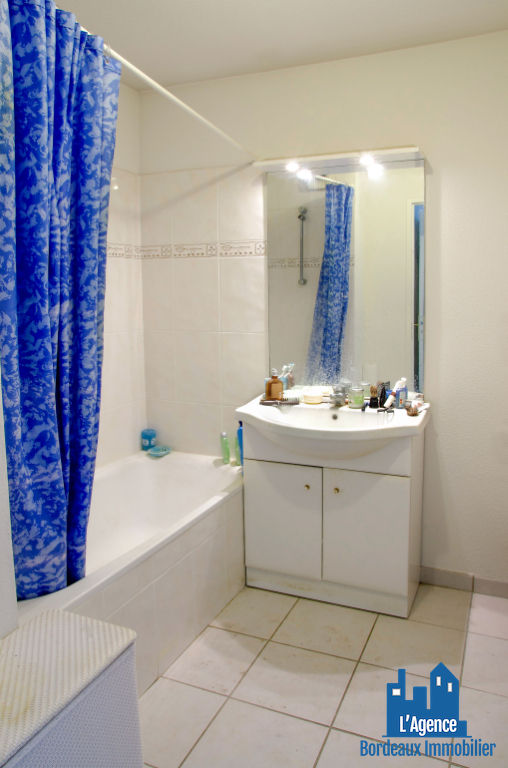 Photo VENDU PAR L'AGENCE. EXCLUSIVITÉ ! BORDEAUX - APPARTEMENT TYPE 2 DE 42 M² AVEC BALCON + PLACE DE PARKING. Benoît TREMENT 06.51.26.22.32. image 3/5