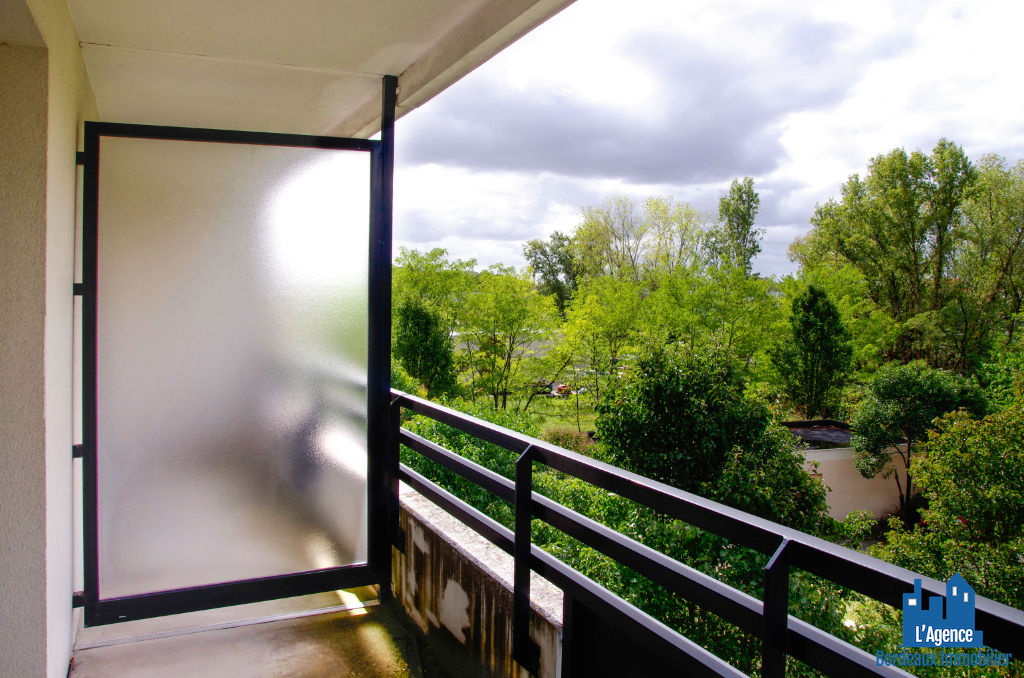 Photo VENDU PAR L'AGENCE. EXCLUSIVITÉ ! BORDEAUX - APPARTEMENT TYPE 2 DE 42 M² AVEC BALCON + PLACE DE PARKING. Benoît TREMENT 06.51.26.22.32. image 4/5