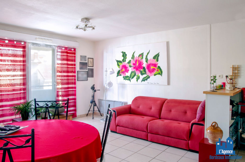 VENDU PAR L'AGENCE !!! EXCLUSIVITÉ ! BORDEAUX - APPARTEMENT TYPE 2 DE 43 M² AVEC BALCON + PLACE DE PARKING. Benoît TREMENT 06.51.26.22.32.