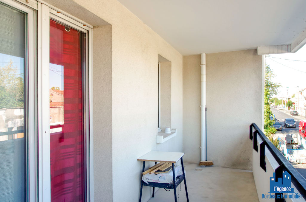 Photo VENDU PAR L'AGENCE !!! EXCLUSIVITÉ ! BORDEAUX - APPARTEMENT TYPE 2 DE 43 M² AVEC BALCON + PLACE DE PARKING. Benoît TREMENT 06.51.26.22.32. image 5/6
