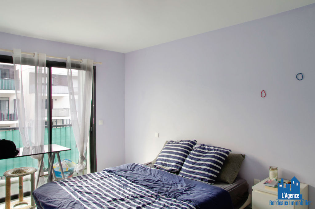 Photo VENDU PAR L'AGENCE. EXCLUSIVITÉ ! BORDEAUX - APPARTEMENT TYPE 2 DE 45 M² AVEC TERRASSE + UNE PLACE DE PARKING SOUS-SOL. Benoît TREMENT 06.51.26.22.32. image 3/5