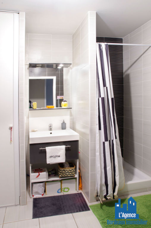 Photo VENDU PAR L'AGENCE. EXCLUSIVITÉ ! BORDEAUX - APPARTEMENT TYPE 2 DE 45 M² AVEC TERRASSE + UNE PLACE DE PARKING SOUS-SOL. Benoît TREMENT 06.51.26.22.32. image 4/5