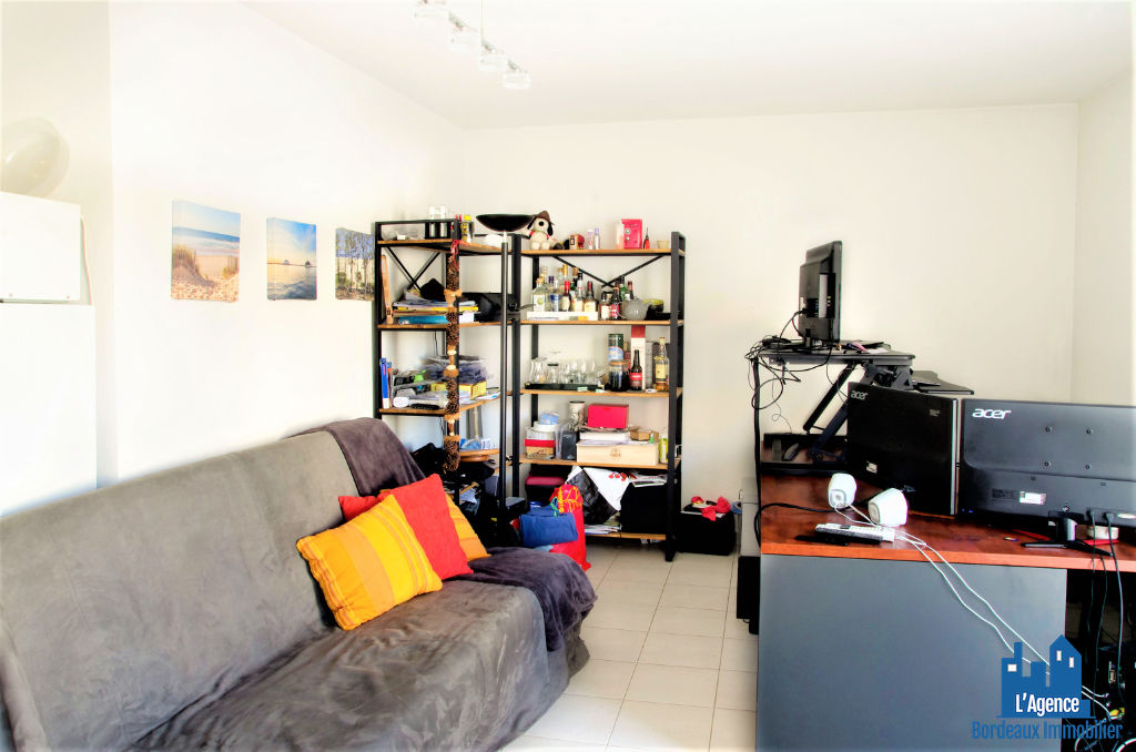 Photo VENDU PAR L'AGENCE ! EXCLUSIVITÉ !!! BORDEAUX - QUARTIER ORNANO - APPARTEMENT T2 DE 44 M² + PLACE DE PARKING. Michaël VIGIER 06.70.29.94.95. image 2/6