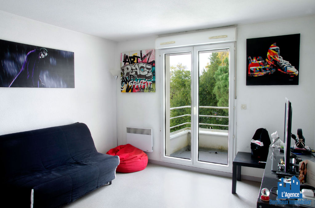 Photo VENDU PAR L'AGENCE ! EXCLUSIVITÉ !!! SPECIAL INVESTISSEUR -TALENCE - APPARTEMENT TYPE 1 DE 20 M² + PLACE DE PARKING. Michaël VIGIER 06.70.29.94.95. image 2/6