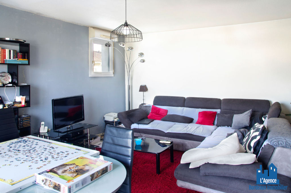 Photo DÉJÀ VENDU PAR L'AGENCE ! EXCLUSIVITÉ !!! BEGLES - EURATLANTIQUE - APPARTEMENT TYPE 3 DE 67 M² AVEC TERRASSE + 2 PLACES DE PARKING. Michaël VIGIER 06.70.29.94.95. image 2/6