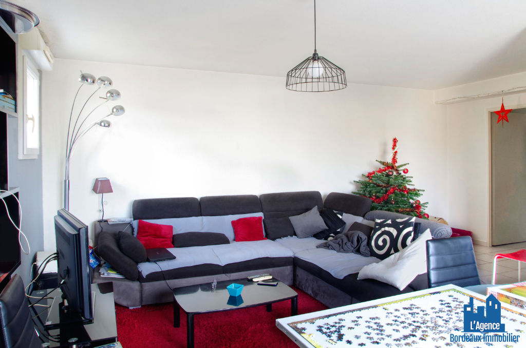 Photo DÉJÀ VENDU PAR L'AGENCE ! EXCLUSIVITÉ !!! BEGLES - EURATLANTIQUE - APPARTEMENT TYPE 3 DE 67 M² AVEC TERRASSE + 2 PLACES DE PARKING. Michaël VIGIER 06.70.29.94.95. image 3/6