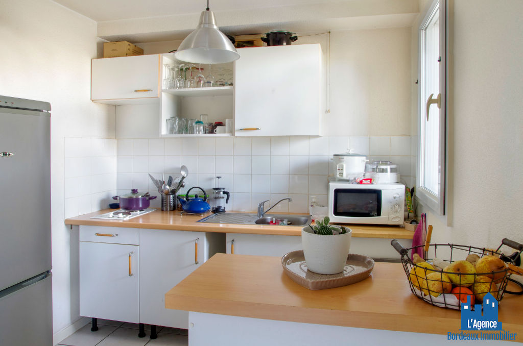 Photo DÉJÀ VENDU PAR L'AGENCE ! EXCLUSIVITÉ !!! BEGLES - EURATLANTIQUE - APPARTEMENT TYPE 3 DE 67 M² AVEC TERRASSE + 2 PLACES DE PARKING. Michaël VIGIER 06.70.29.94.95. image 4/6