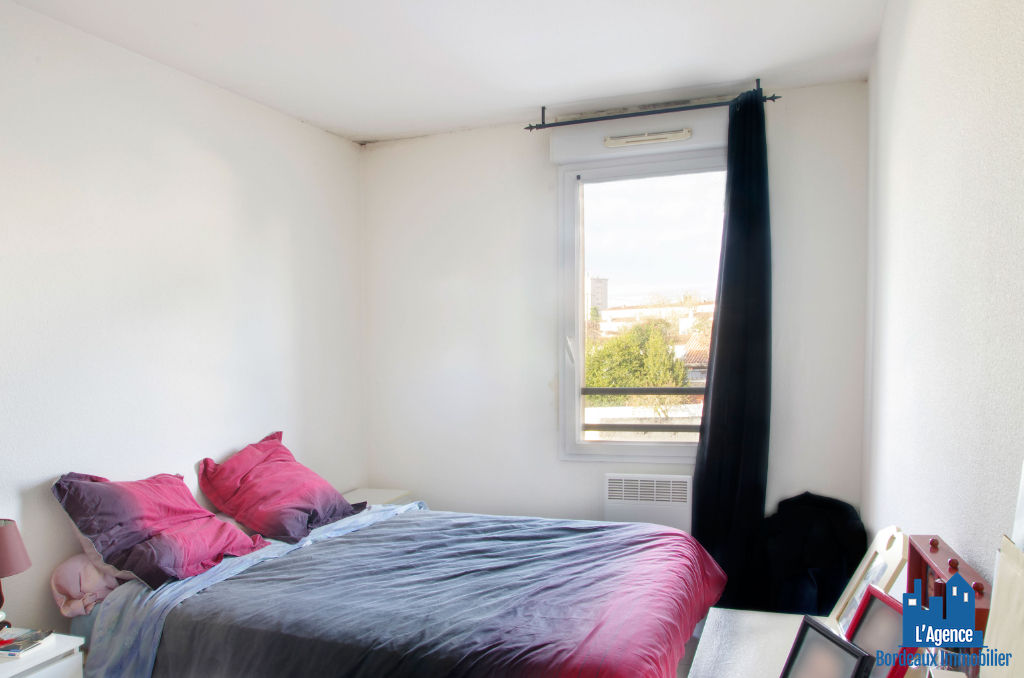 Photo DÉJÀ VENDU PAR L'AGENCE ! EXCLUSIVITÉ !!! BEGLES - EURATLANTIQUE - APPARTEMENT TYPE 3 DE 67 M² AVEC TERRASSE + 2 PLACES DE PARKING. Michaël VIGIER 06.70.29.94.95. image 5/6