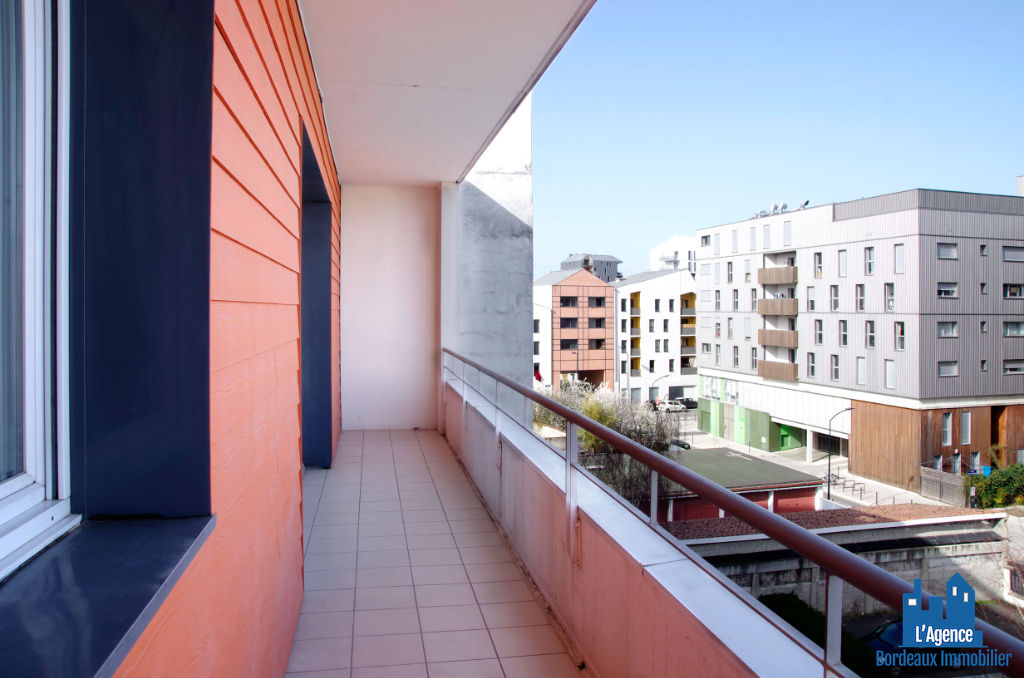 Photo VENDU PAR L'AGENCE ! EXCLUSIVITÉ !!! BORDEAUX - CHARTRONS / BASSIN A FLOTS - APPARTEMENT T3 DE 63 M² AVEC TERRASSE DE 12 M² + PLACE DE PARKING. Michaël VIGIER 06.70.29.94.95. image 6/6