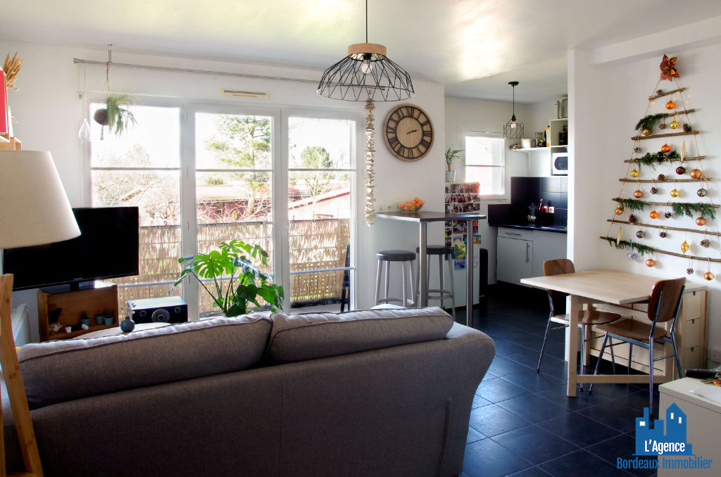 VENDU PAR L'AGENCE. EXCLUSIVITÉ ! SAINT MÉDARD-EN-JALLES - APPARTEMENT TYPE 2 BIS DE 51 M² AVEC BALCON + DEUX PLACES DE PARKING. Benoît TREMENT 06.51.26.22.32.