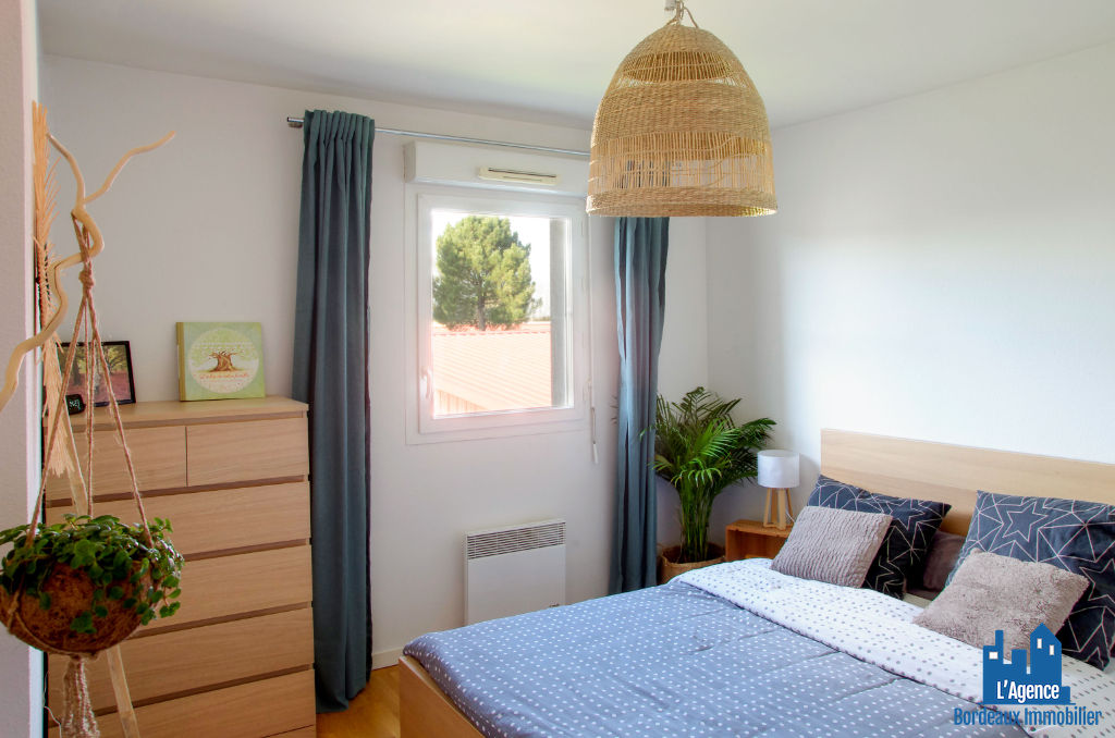 Photo VENDU PAR L'AGENCE. EXCLUSIVITÉ ! SAINT MÉDARD-EN-JALLES - APPARTEMENT TYPE 2 BIS DE 51 M² AVEC BALCON + DEUX PLACES DE PARKING. Benoît TREMENT 06.51.26.22.32. image 3/5