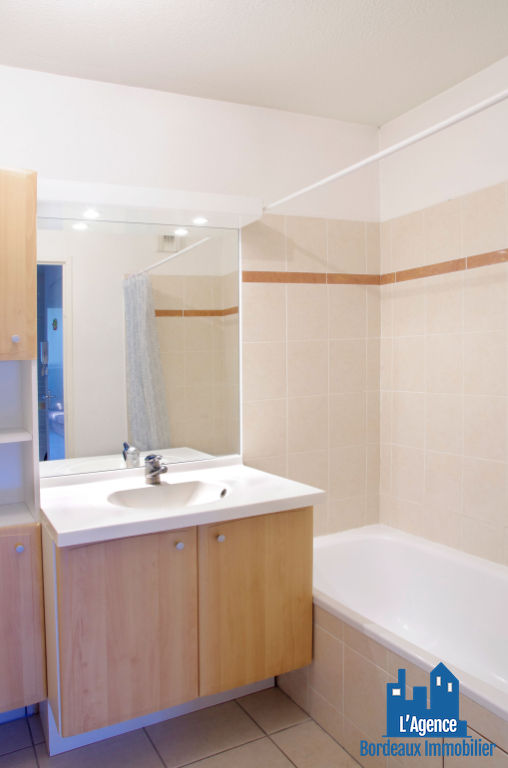 Photo VENDU PAR L'AGENCE. EXCLUSIVITÉ ! MÉRIGNAC - APPARTEMENT TYPE 3 DE 61 M² AVEC BALCON + DEUX PLACES DE PARKING. Benoît TREMENT 06.51.26.22.32. image 4/6