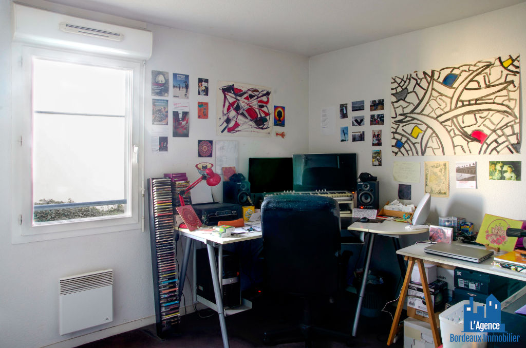 Photo VENDU PAR L'AGENCE. EXCLUSIVITÉ ! SPÉCIAL INVESTISSEUR - BRUGES - APPARTEMENT TYPE 3 DE 70 M² AVEC TERRASSE + DEUX PLACES DE PARKING SOUS-SOL. Benoît TREMENT 06.51.26.22.32. image 3/5