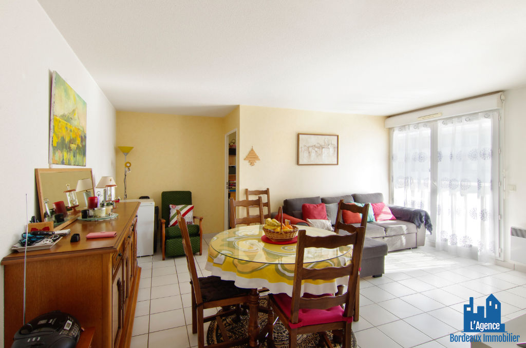 Photo DÉJÀ VENDU PAR L'AGENCE ! EXCLUSIVITÉ !!! BORDEAUX - CHARTRONS RAVEZIES - APPARTEMENT T2 BIS DE 57 M² AVEC BALCON + PLACE DE PARKING. Michaël VIGIER 06.70.29.94.95. image 3/6