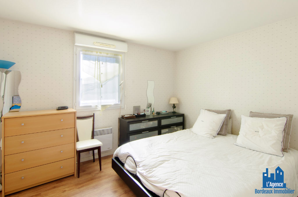 Photo DÉJÀ VENDU PAR L'AGENCE ! EXCLUSIVITÉ !!! BORDEAUX - CHARTRONS RAVEZIES - APPARTEMENT T2 BIS DE 57 M² AVEC BALCON + PLACE DE PARKING. Michaël VIGIER 06.70.29.94.95. image 5/6