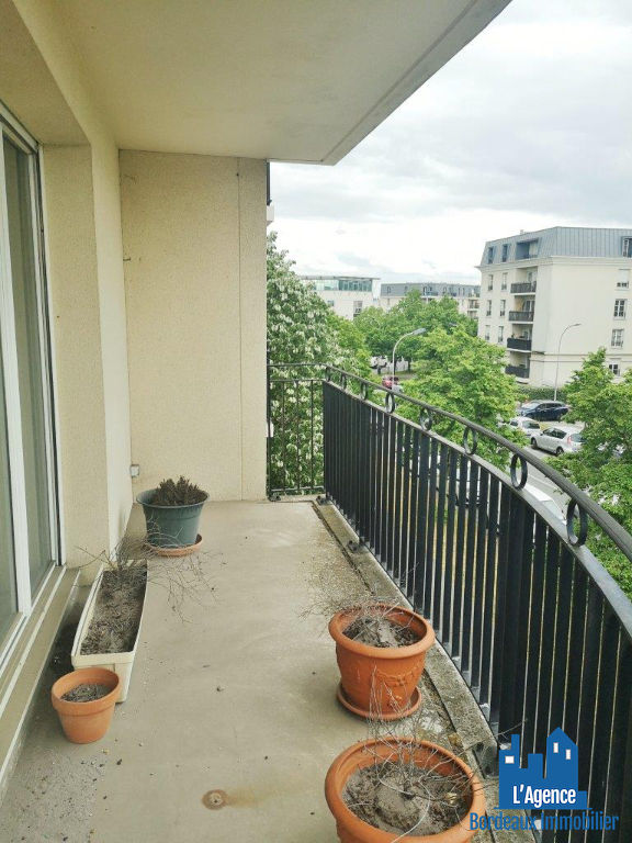 Photo VENDU PAR L'AGENCE ! EXCLUSIVITÉ !! BORDEAUX CHARTRONS - QUARTIER HAUSSMANN - APPARTEMENT TYPE 3 de 72m² + BALCON 6.70 m² et PARKING !! Martine Passicos 06.62.93.61.68. image 3/6