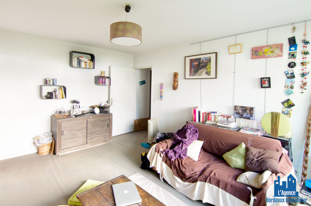 Photo DÉJÀ VENDU PAR L'AGENCE ! EXCLUSIVITÉ !!! MERIGNAC ARLAC- APPARTEMENT TYPE 2 DE 46 m² AVEC TERRASSE + PLACE DE PARKING PRIVATIVE EN SOUS SOL. Michaël VIGIER 06.70.29.94.95. image 2/6