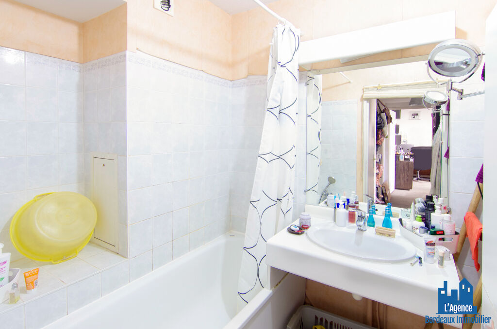 Photo DÉJÀ VENDU PAR L'AGENCE ! EXCLUSIVITÉ !!! MERIGNAC ARLAC- APPARTEMENT TYPE 2 DE 46 m² AVEC TERRASSE + PLACE DE PARKING PRIVATIVE EN SOUS SOL. Michaël VIGIER 06.70.29.94.95. image 5/6