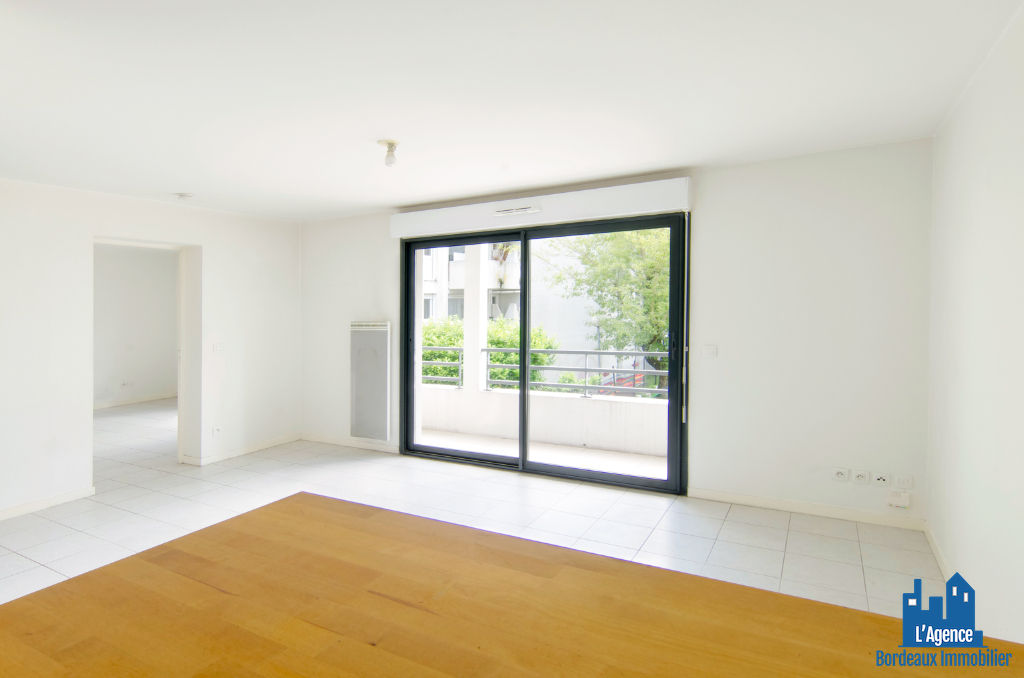 VENDU PAR L'AGENCE ! EXCLUSIVITÉ !!! BORDEAUX - CHARTRONS-SAINT LOUIS - APPARTEMENT T2 DE 47 M² AVEC BALCON + PLACE DE PARKING SOUS-SOL. Michaël VIGIER 06.70.29.94.95.