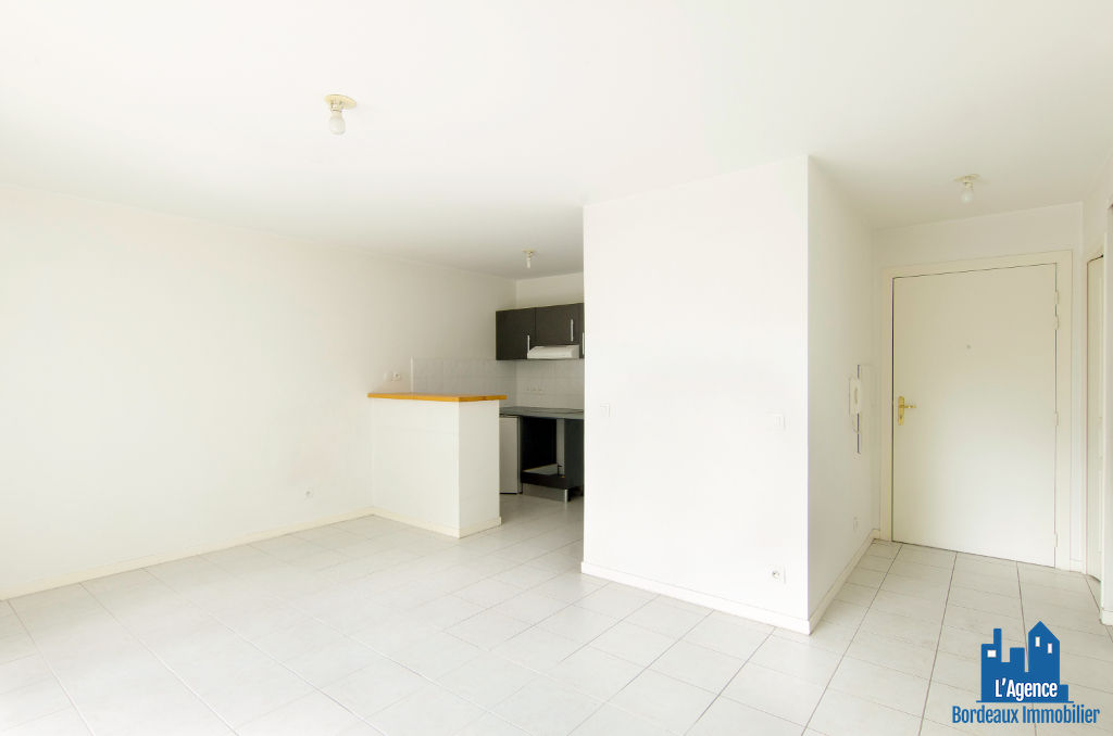 Photo VENDU PAR L'AGENCE ! EXCLUSIVITÉ !!! BORDEAUX - CHARTRONS-SAINT LOUIS - APPARTEMENT T2 DE 47 M² AVEC BALCON + PLACE DE PARKING SOUS-SOL. Michaël VIGIER 06.70.29.94.95. image 5/6