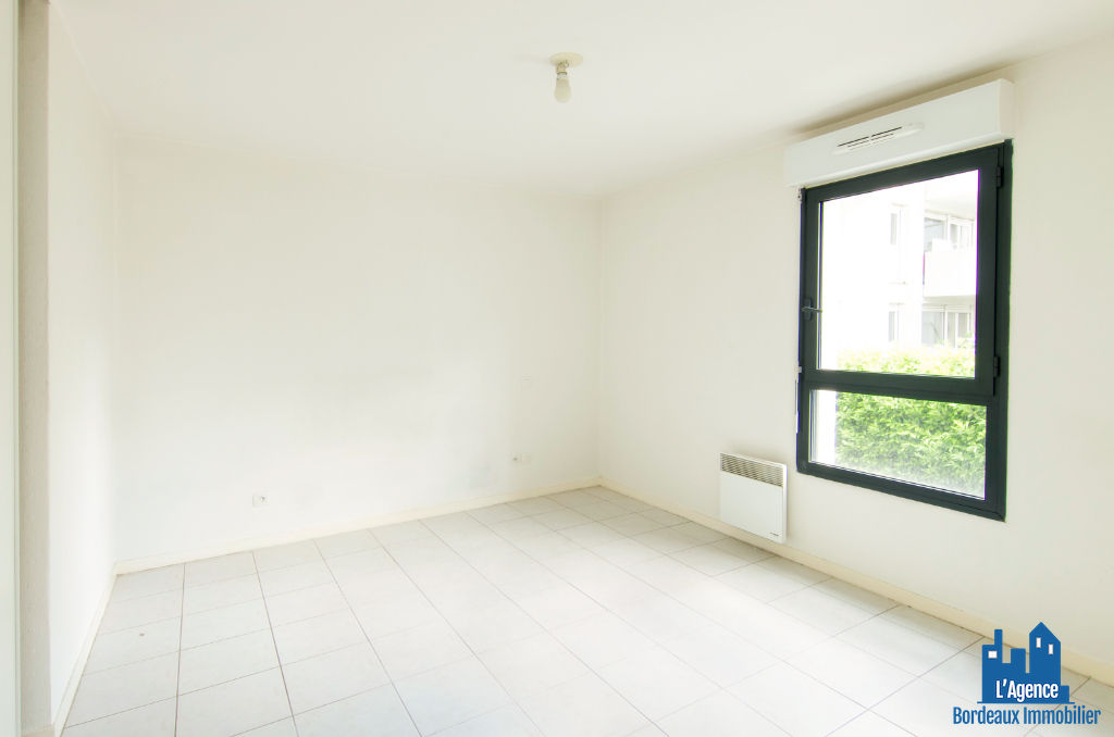 Photo VENDU PAR L'AGENCE ! EXCLUSIVITÉ !!! BORDEAUX - CHARTRONS-SAINT LOUIS - APPARTEMENT T2 DE 47 M² AVEC BALCON + PLACE DE PARKING SOUS-SOL. Michaël VIGIER 06.70.29.94.95. image 6/6
