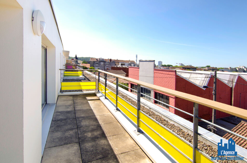 Photo DÉJÀ VENDU PAR L'AGENCE ! EXCLUSIVITÉ !!! BORDEAUX BASTIDE - APPARTEMENT T3 DE 65 M² AVEC TERRASSE + PLACE DE PARKING EN SOUS-SOL. Michaël VIGIER 06.70.29.94.95. image 3/6