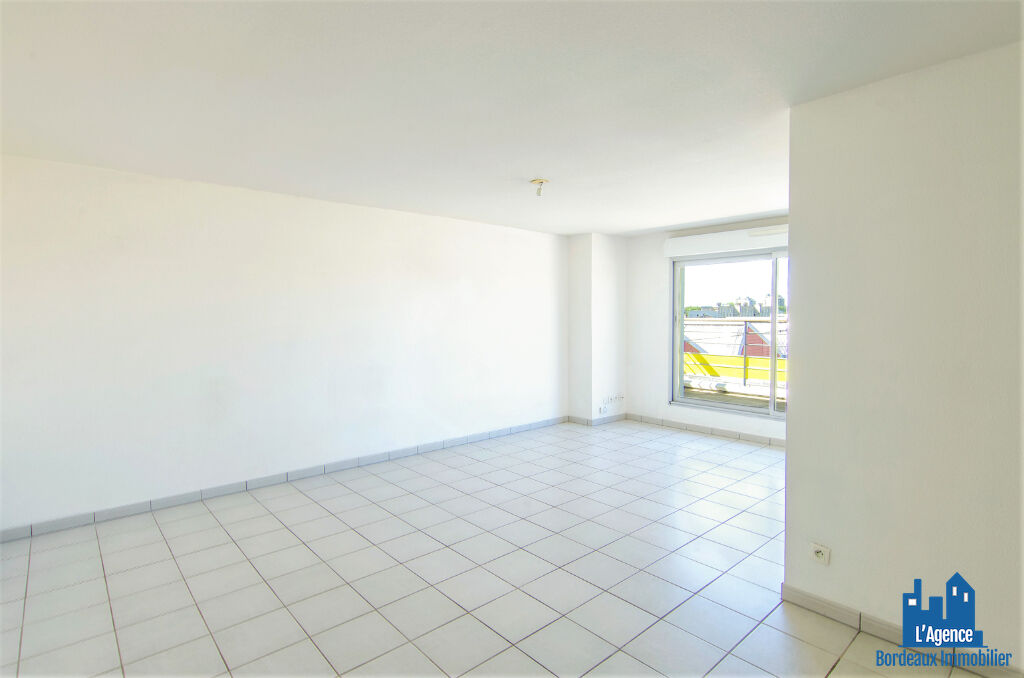 Photo DÉJÀ VENDU PAR L'AGENCE ! EXCLUSIVITÉ !!! BORDEAUX BASTIDE - APPARTEMENT T3 DE 65 M² AVEC TERRASSE + PLACE DE PARKING EN SOUS-SOL. Michaël VIGIER 06.70.29.94.95. image 4/6