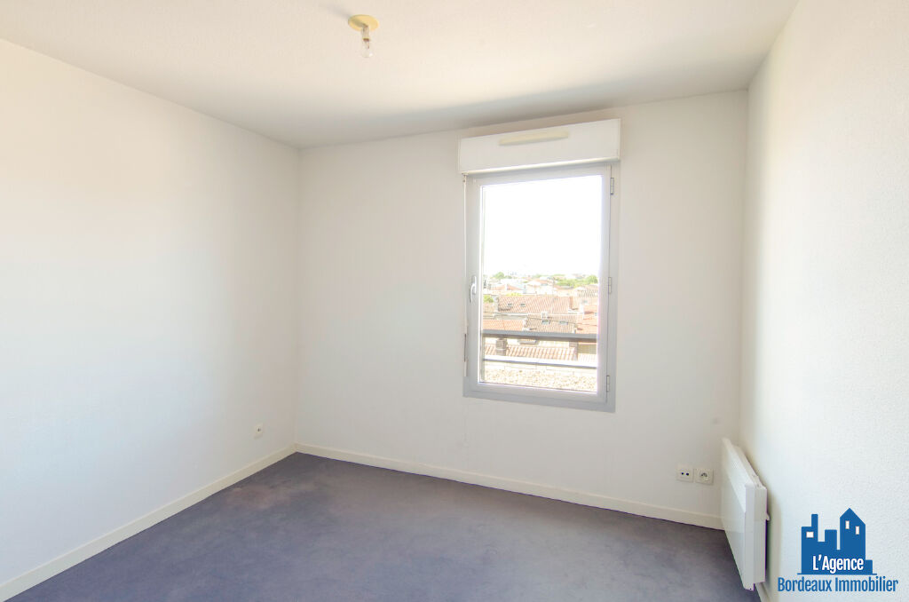 Photo DÉJÀ VENDU PAR L'AGENCE ! EXCLUSIVITÉ !!! BORDEAUX BASTIDE - APPARTEMENT T3 DE 65 M² AVEC TERRASSE + PLACE DE PARKING EN SOUS-SOL. Michaël VIGIER 06.70.29.94.95. image 6/6