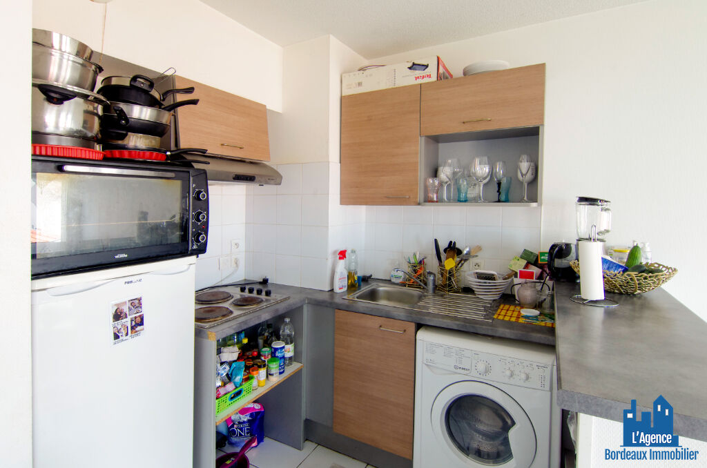 Photo VENDU PAR L'AGENCE. EXCLUSIVITÉ ! VILLENAVE D'ORNON - APPARTEMENT TYPE 3 EN DUPLEX DE 56 M² AVEC TERRASSE DE 18M²  + PLACE DE PARKING EN SOUS-SOL. Benoît TREMENT Tel:06.51.26.22.32. image 2/6