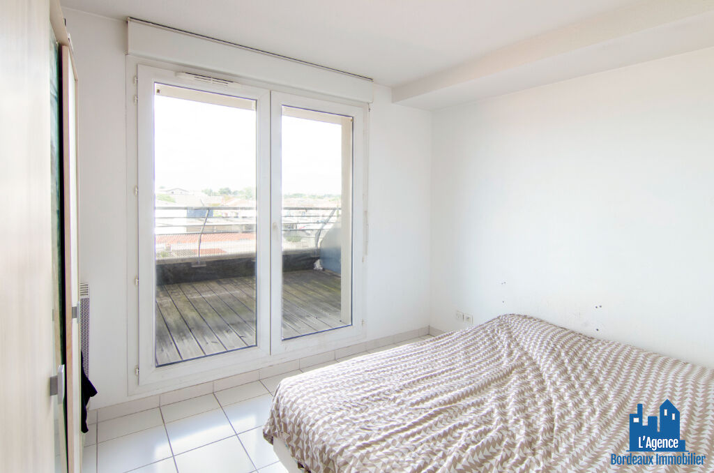 Photo VENDU PAR L'AGENCE. EXCLUSIVITÉ ! VILLENAVE D'ORNON - APPARTEMENT TYPE 3 EN DUPLEX DE 56 M² AVEC TERRASSE DE 18M²  + PLACE DE PARKING EN SOUS-SOL. Benoît TREMENT Tel:06.51.26.22.32. image 4/6