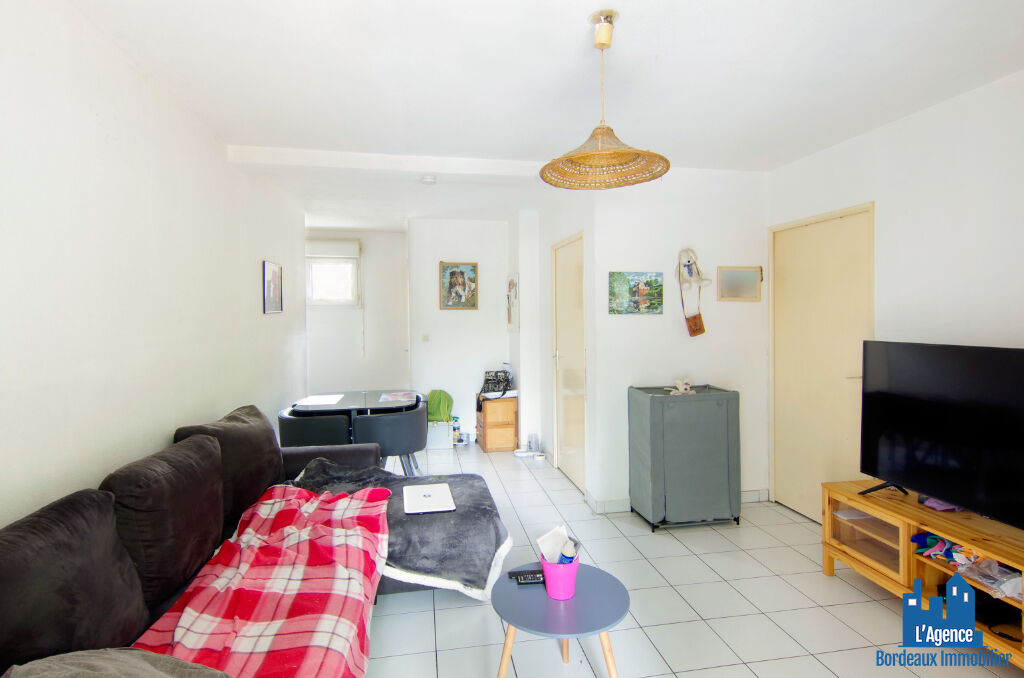 Photo VENDU PAR L'AGENCE. EXCLUSIVITÉ ! SPÉCIAL INVESTISSEUR - CESTAS - APPARTEMENT TYPE 2 DE 40 M²  + PLACE DE PARKING. Benoît TREMENT 06.51.26.22.32. image 3/6