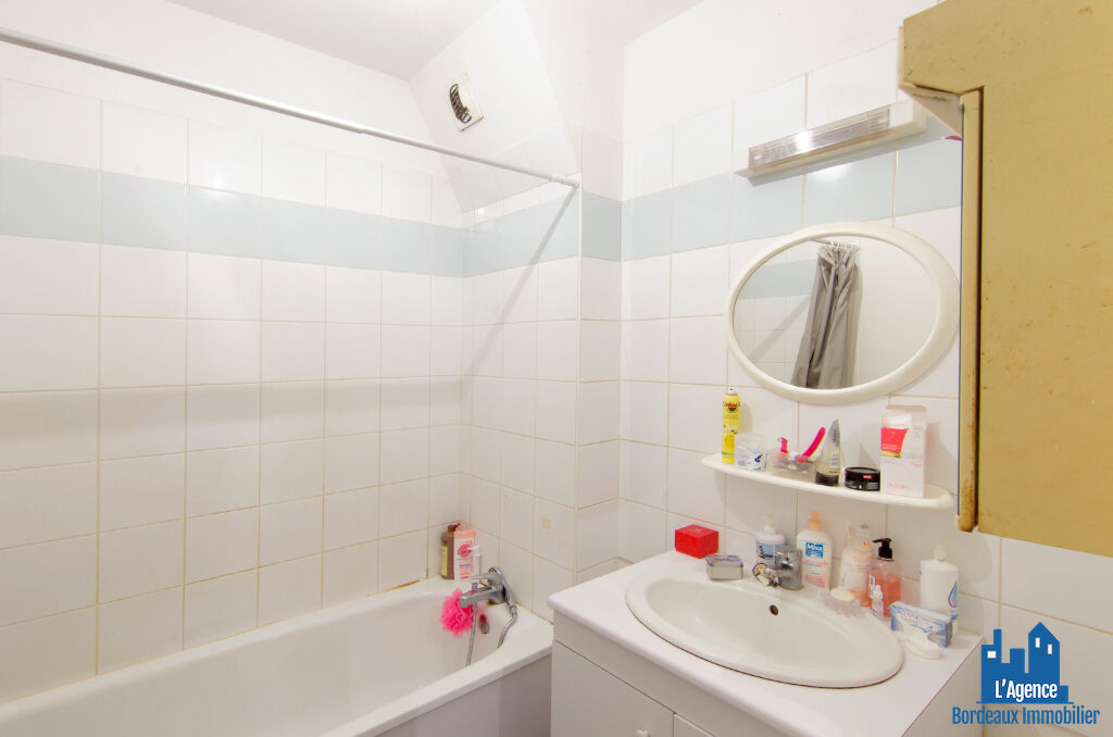 Photo VENDU PAR L'AGENCE. EXCLUSIVITÉ ! SPÉCIAL INVESTISSEUR - CESTAS - APPARTEMENT TYPE 2 DE 40 M²  + PLACE DE PARKING. Benoît TREMENT 06.51.26.22.32. image 5/6