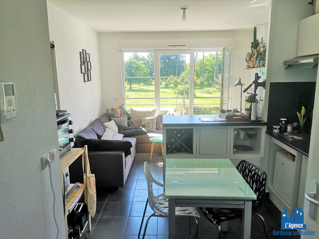 VENDU PAR L'AGENCE. EXCLUSIVITÉ ! SAINT MÉDARD-EN-JALLES - APPARTEMENT TYPE 2 DE 34 M² AVEC BALCON + PLACE DE PARKING. Benoît TREMENT 06.51.26.22.32.