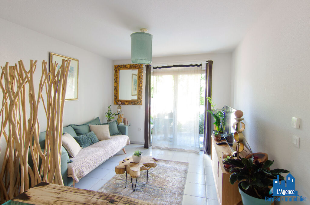 VENDU PAR L'AGENCE ! EXCLUSIVITE ! PESSAC HAUT LEVEQUE - APPARTEMENT DE TYPE 2  D'ENVIRON 35 m² + PARKING - MARTINE PASSICOS 06.62.93.61.68.