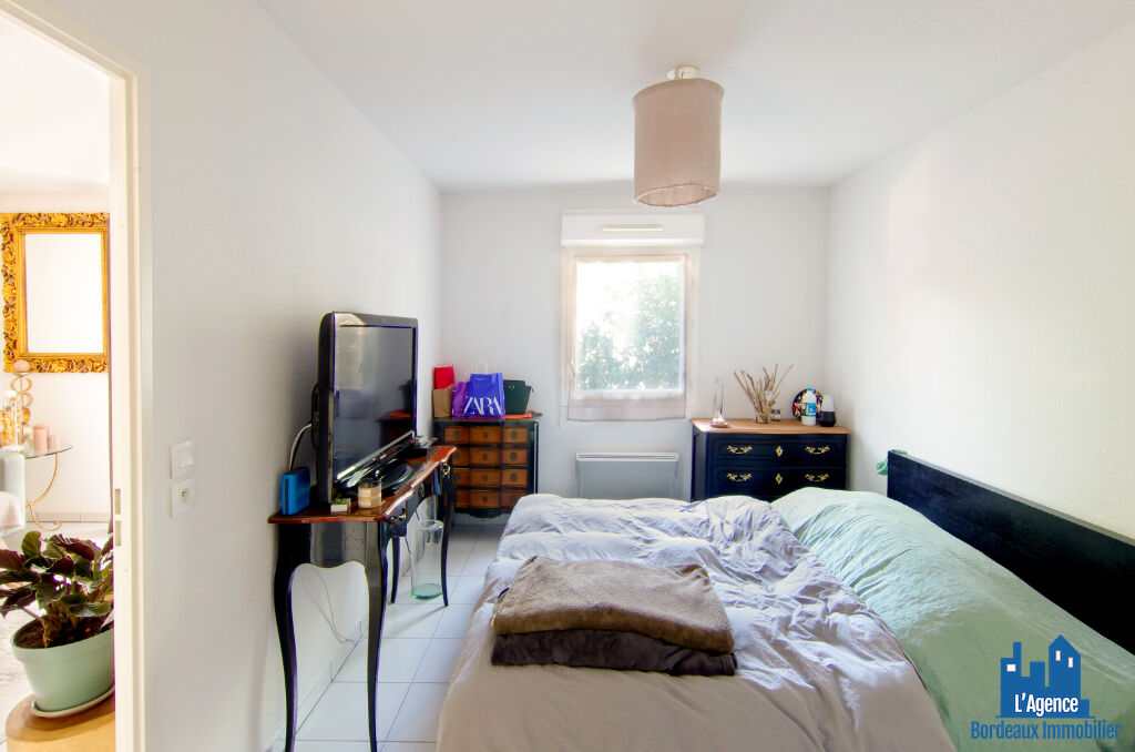 Photo VENDU PAR L'AGENCE ! EXCLUSIVITE ! PESSAC HAUT LEVEQUE - APPARTEMENT DE TYPE 2  D'ENVIRON 35 m² + PARKING - MARTINE PASSICOS 06.62.93.61.68. image 3/6