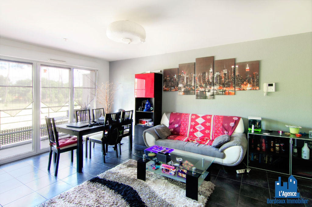 VENDU PAR L'AGENCE. EXCLUSIVITÉ ! SAINT MÉDARD-EN-JALLES - APPARTEMENT TYPE 3 DE 56 M² AVEC BALCON + DEUX PLACES DE PARKING EN SOUS-SOL. Benoît TREMENT Tel:06.51.26.22.32.
