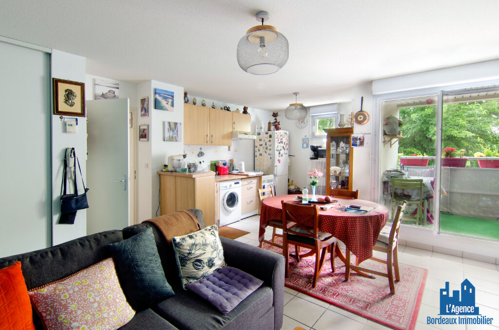 Photo VENDU PAR L'AGENCE ! EXCLUSIVITE !  SPECIAL INVESTISSEUR !!! BRUGES - APPARTEMENT TYPE 2 D'ENVIRON 42 M² + PARKING !! VENDU LOUE ! Martine PASSICOS Tel:06.62.93.61.68. image 2/6