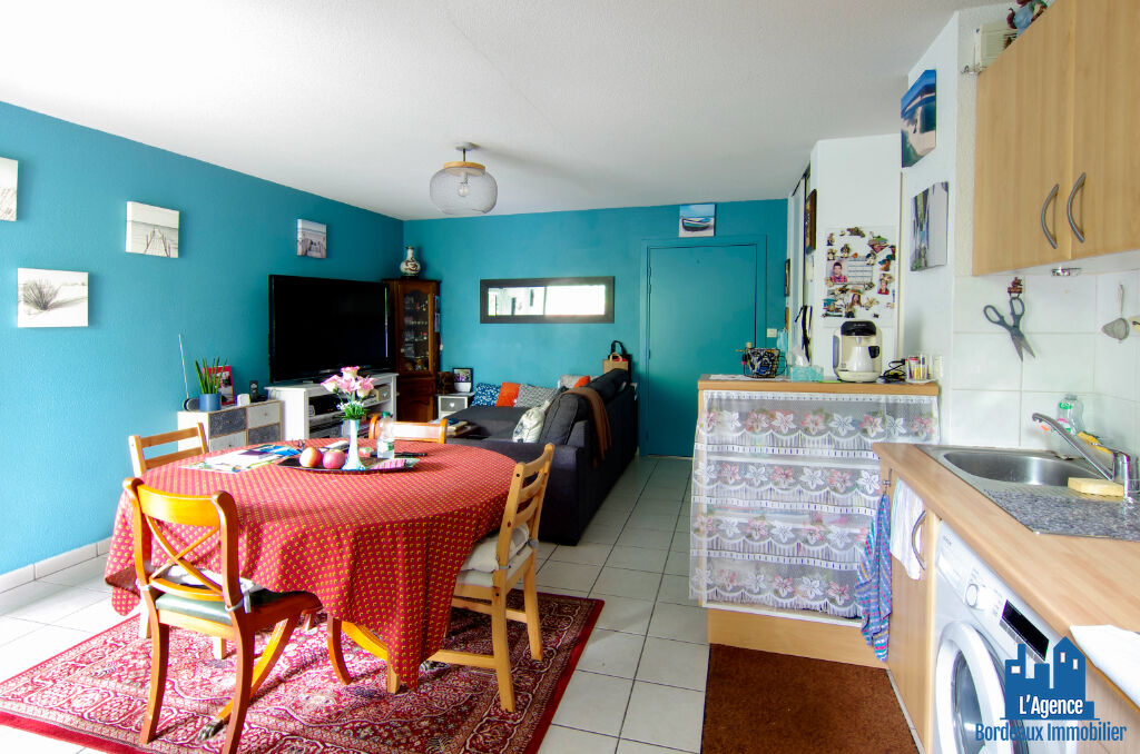 Photo VENDU PAR L'AGENCE ! EXCLUSIVITE !  SPECIAL INVESTISSEUR !!! BRUGES - APPARTEMENT TYPE 2 D'ENVIRON 42 M² + PARKING !! VENDU LOUE ! Martine PASSICOS Tel:06.62.93.61.68. image 3/6