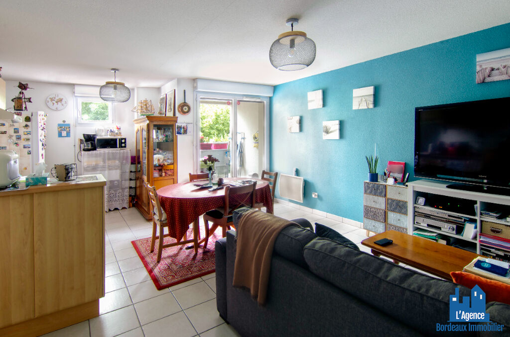 Photo VENDU PAR L'AGENCE ! EXCLUSIVITE !  SPECIAL INVESTISSEUR !!! BRUGES - APPARTEMENT TYPE 2 D'ENVIRON 42 M² + PARKING !! VENDU LOUE ! Martine PASSICOS Tel:06.62.93.61.68. image 4/6