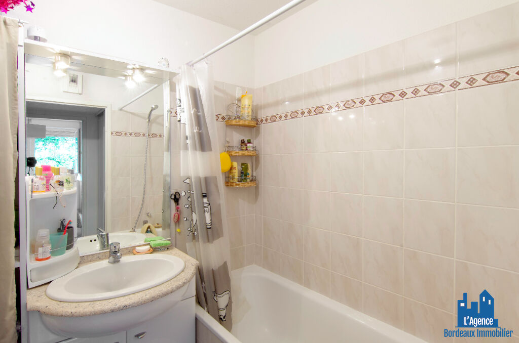 Photo VENDU PAR L'AGENCE ! EXCLUSIVITE !  SPECIAL INVESTISSEUR !!! BRUGES - APPARTEMENT TYPE 2 D'ENVIRON 42 M² + PARKING !! VENDU LOUE ! Martine PASSICOS Tel:06.62.93.61.68. image 6/6