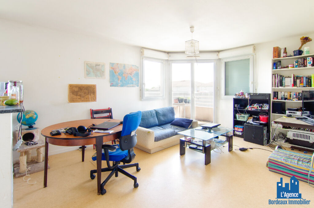 VENDU PAR L'AGENCE. EXCLUSIVITÉ ! BÈGLES - APPARTEMENT TYPE 3 AU DERNIER ÉTAGE DE 53 M² AVEC BALCON + PLACE DE PARKING. Benoît TREMENT Tel:06.51.26.22.32.